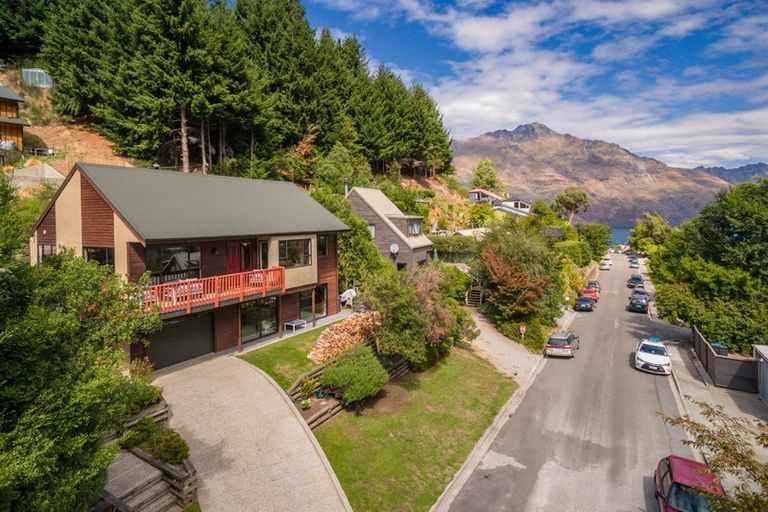 Photo of property in 3 Mackinnon Terrace, Sunshine Bay, Queenstown, 9300