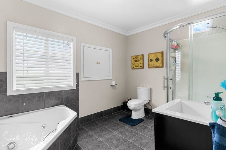 Photo of property in 17 Franklin Road, Paparoa, 0571