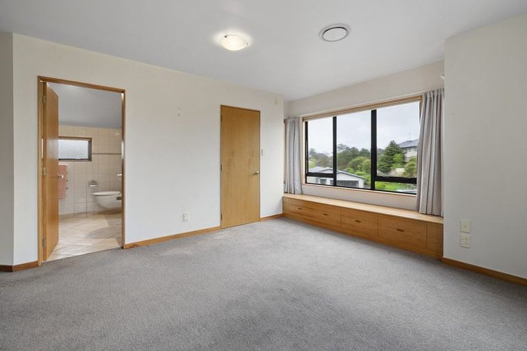 Photo of property in 33 Ruapehu Drive, Fitzherbert, Palmerston North, 4410