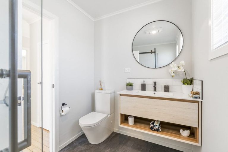 Photo of property in 48 Longburn Road, Henderson, Auckland, 0610