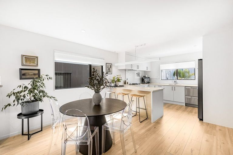 Photo of property in 14b Kelwyn Road, Kelston, Auckland, 0602