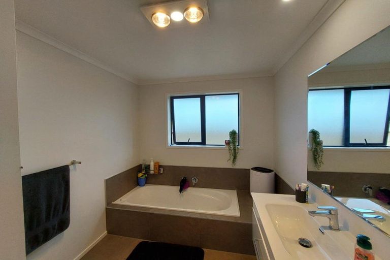 Photo of property in 32 County Drive, Hawera, 4610