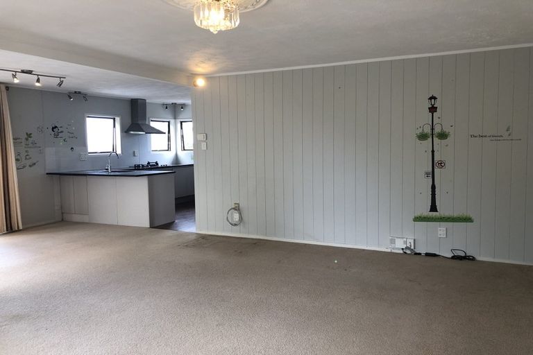Photo of property in 2/260 Sunset Road, Windsor Park, Auckland, 0632