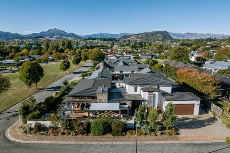 Photo of property in 31 Old Station Avenue, Wanaka, 9305
