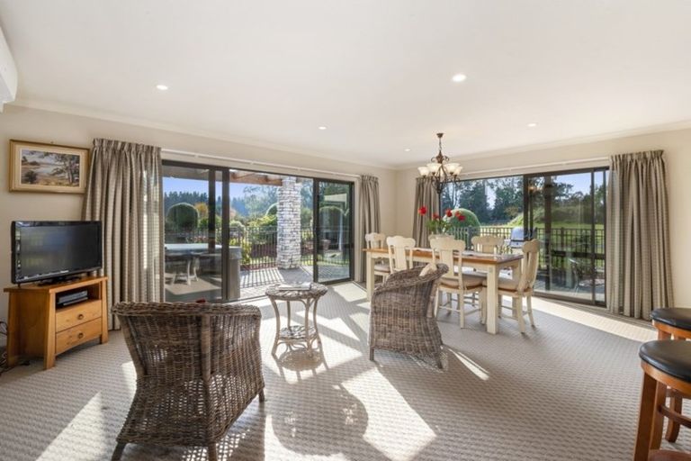 Photo of property in 122 Kinloch Road, Kinloch, Taupo, 3377