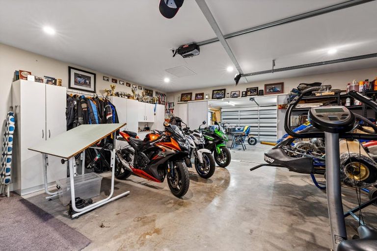 Photo of property in 13 Vogwill Road, Kumeu, 0810