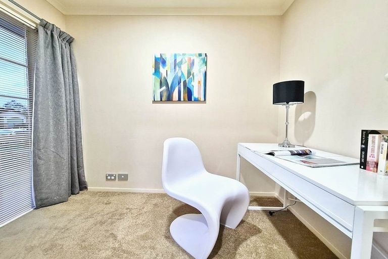 Photo of property in 12 Ironstone Place, Randwick Park, Auckland, 2105