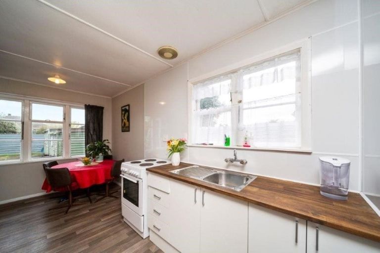 Photo of property in 170 South Road, Hawera, 4610