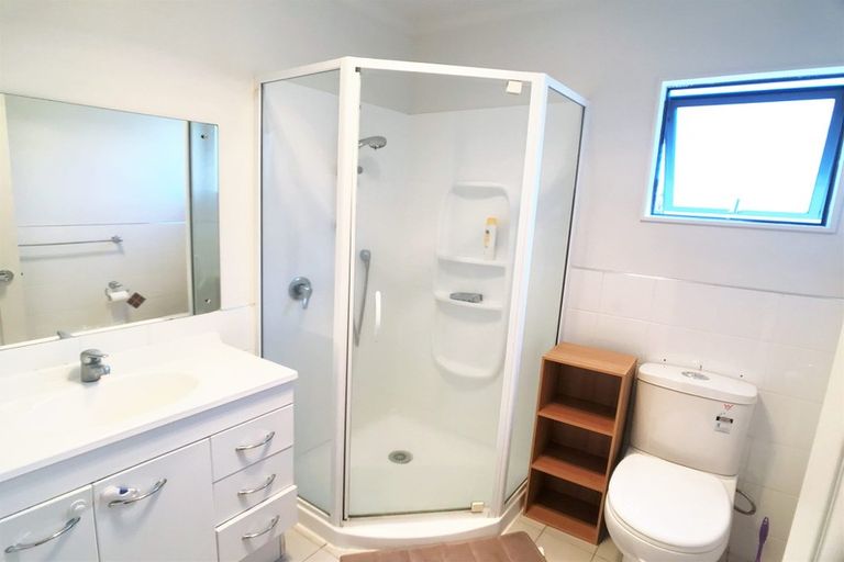 Photo of property in 2/198 Archers Road, Glenfield, Auckland, 0629