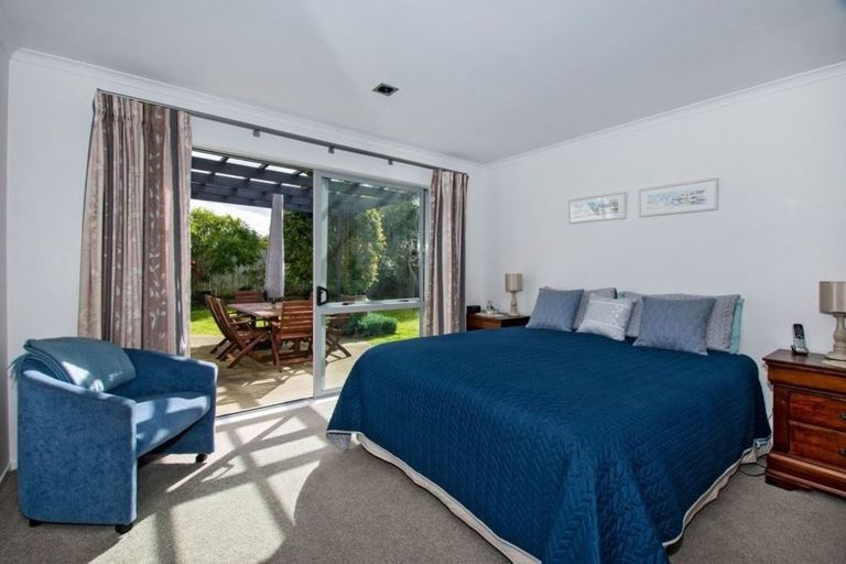 Photo of property in 4 Resolution Place, One Tree Point, 0118