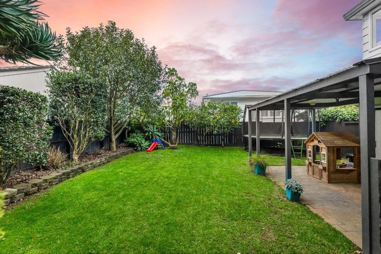 Photo of property in 2/41 Colwill Road, Massey, Auckland, 0614