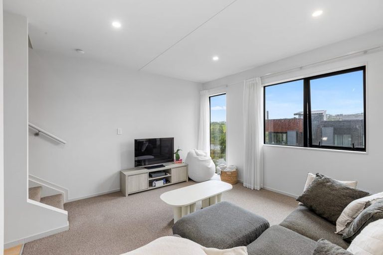 Photo of property in 5 Longshore Drive, Long Bay, Auckland, 0630