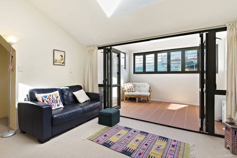 Photo of property in Courtenay Mews Apartments, 18/14 Alpha Street, Te Aro, Wellington, 6011