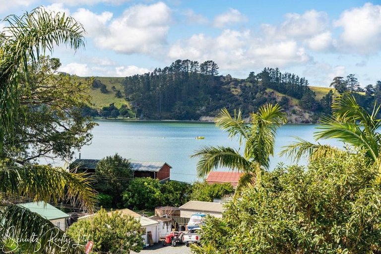 Photo of property in 2 Cliff Street, Pahi, Paparoa, 0571