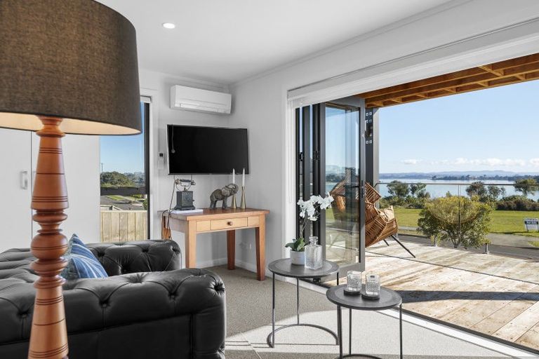 Photo of property in 42 Tahuna Minhinnick Drive, Glenbrook, Waiuku, 2681