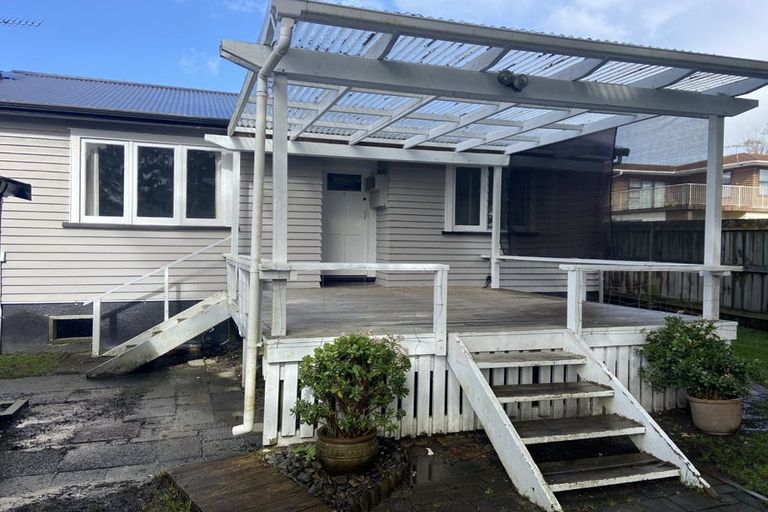Photo of property in 1/38 Godley Road, Green Bay, Auckland, 0604