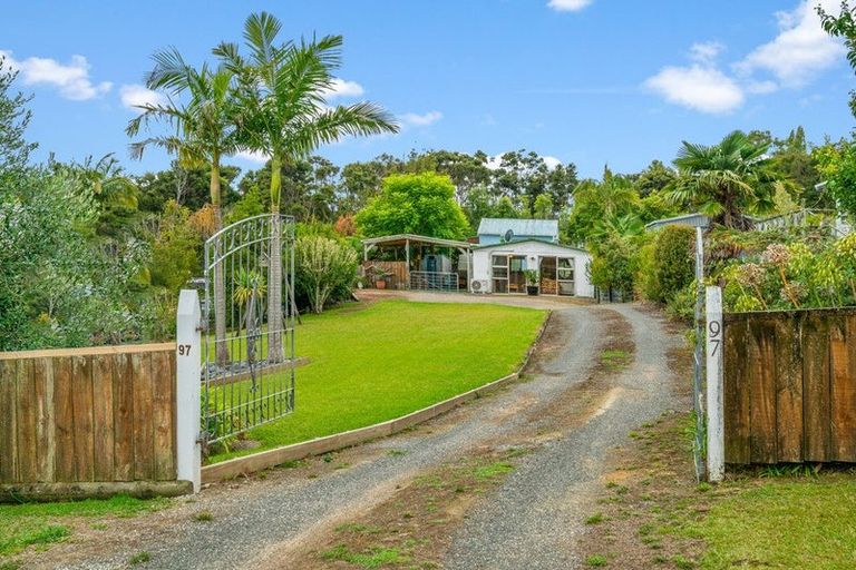 Photo of property in 97 Bays Road, Orere Point, Papakura, 2585