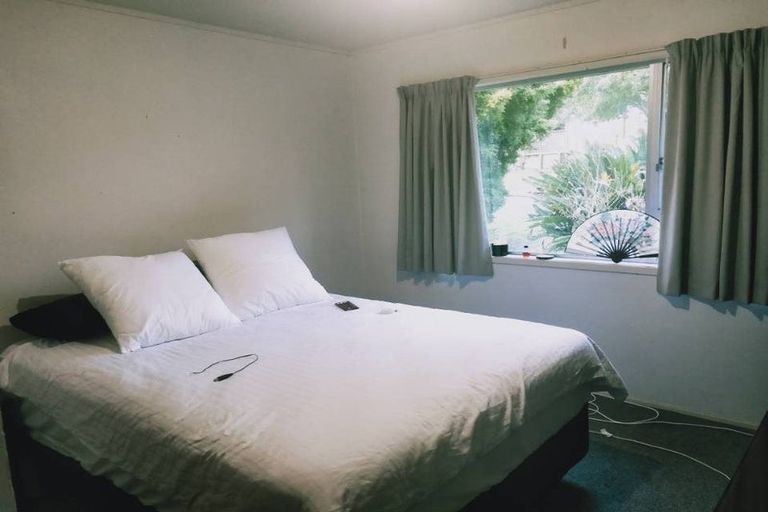 Photo of property in 2/1 Dakota Avenue, Beach Haven, Auckland, 0626