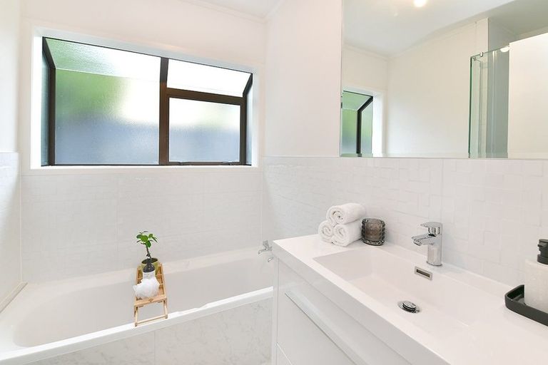 Photo of property in 41 Pemberton Avenue, Bayview, Auckland, 0629