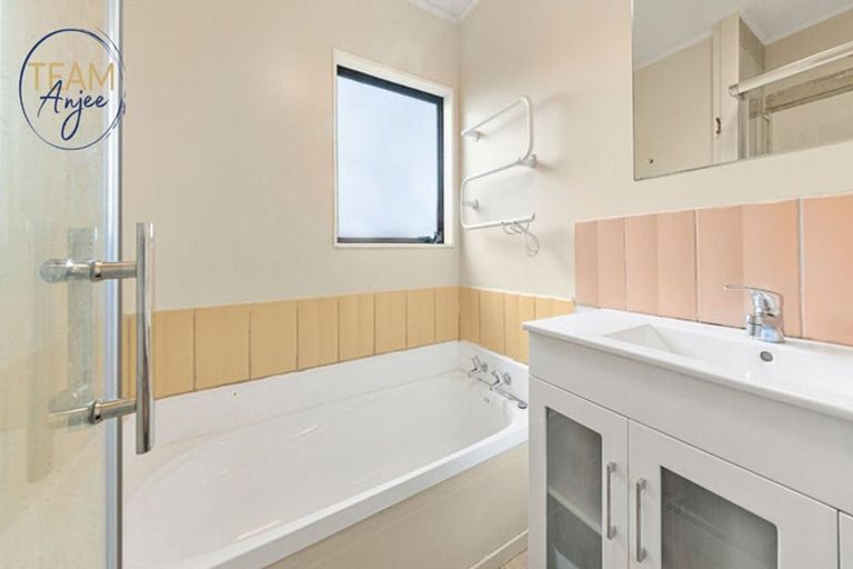 Photo of property in 2/24 Norrie Smith Avenue, Flat Bush, Auckland, 2023