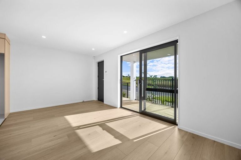 Photo of property in 6 Harikoa Way, Karaka, 2113