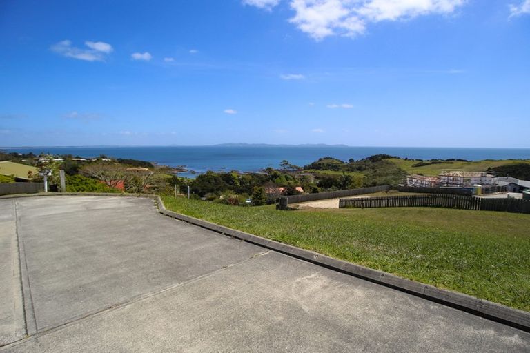 Photo of property in 15 Nancy Wake Place, Cable Bay, 0420