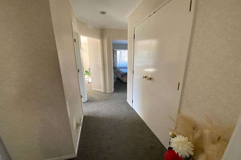 Photo of property in 2/246 Cascades Road, Botany Downs, Auckland, 2010