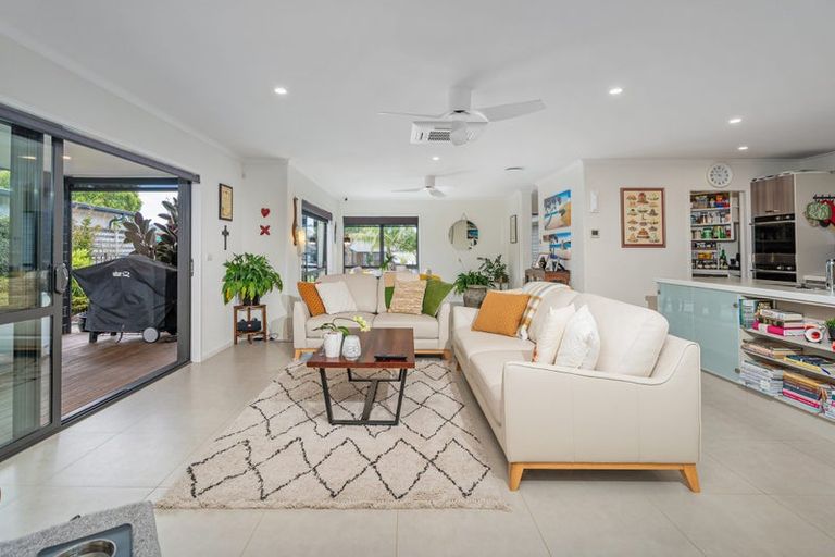Photo of property in 32 Leeward Drive, Whitianga, 3510