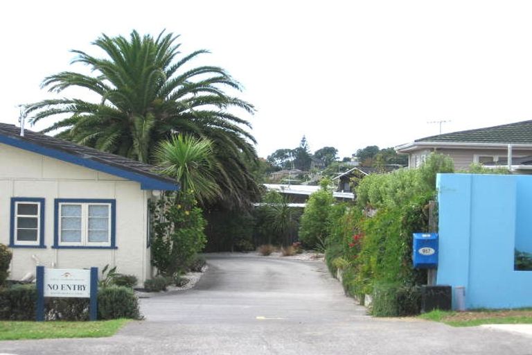 Photo of property in 2/987 Beach Road, Torbay, Auckland, 0630