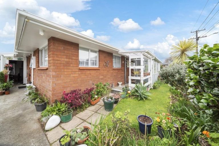 Photo of property in 124 Govett Avenue, Frankleigh Park, New Plymouth, 4310