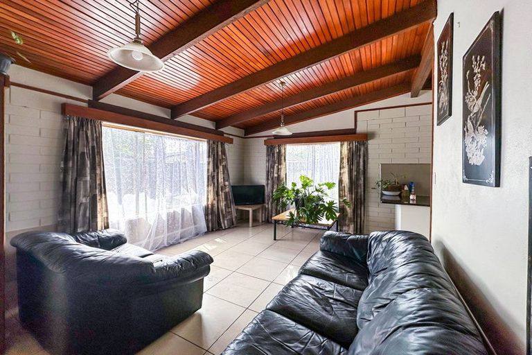Photo of property in 10 Sealand Place, Mangere Bridge, Auckland, 2022