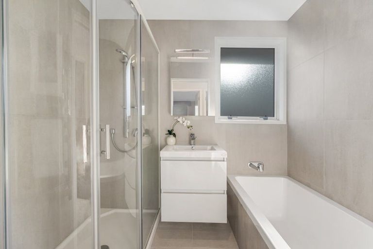 Photo of property in 10a Tomintoul Place, Highland Park, Auckland, 2010