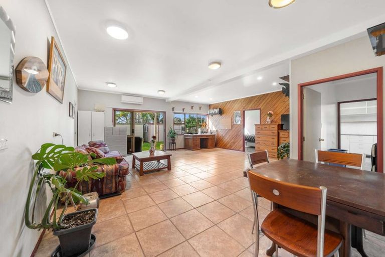 Photo of property in 46a Farquhar Road, Glendene, Auckland, 0602