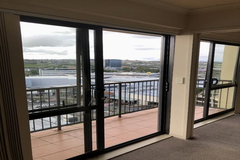 Photo of property in The Rennaissance, 15j/18 Ronwood Avenue, Manukau, Auckland, 2104