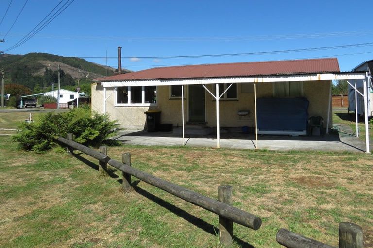 Photo of property in 8 Walsh Street, Reefton, 7830
