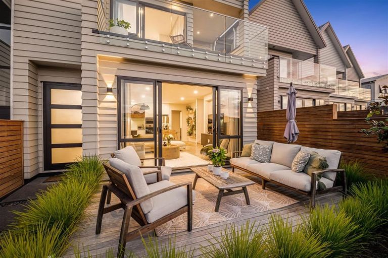 Photo of property in 10 Arran Point Parade, Orewa, 0931