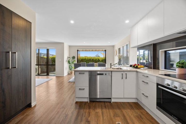 Photo of property in 21 Irving Place, Hobsonville, Auckland, 0616