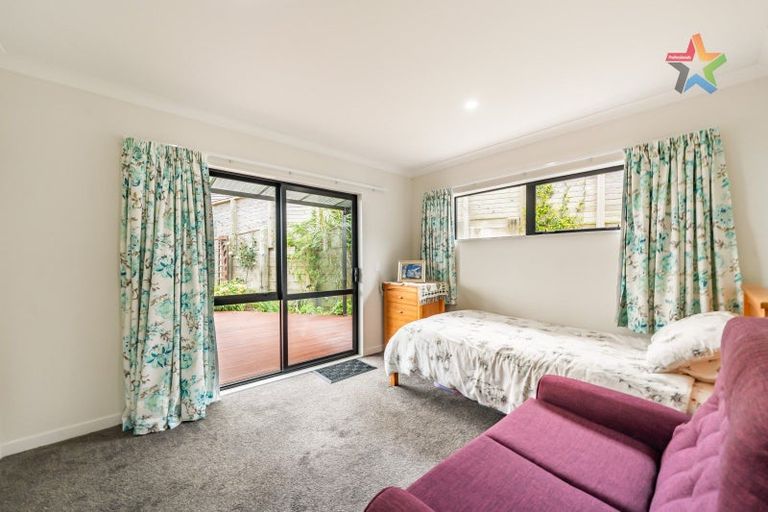 Photo of property in 6 Poto Road, Normandale, Lower Hutt, 5010