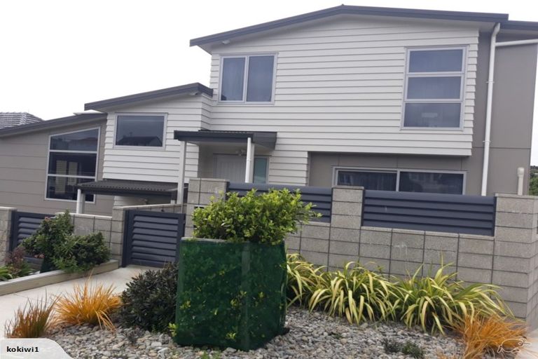 Photo of property in 2/113 Moorefield Road, Johnsonville, Wellington, 6037