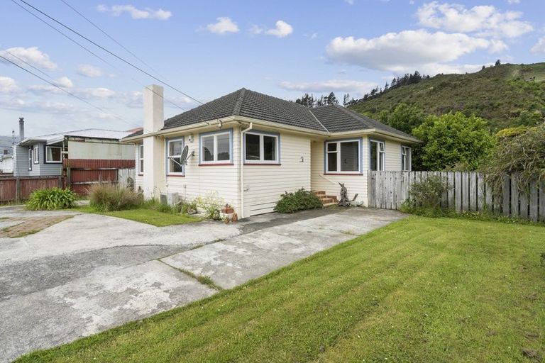 Photo of property in 59 Peel Place, Wainuiomata, Lower Hutt, 5014