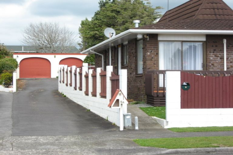 Photo of property in 8a Poplar Grove, Whalers Gate, New Plymouth, 4310