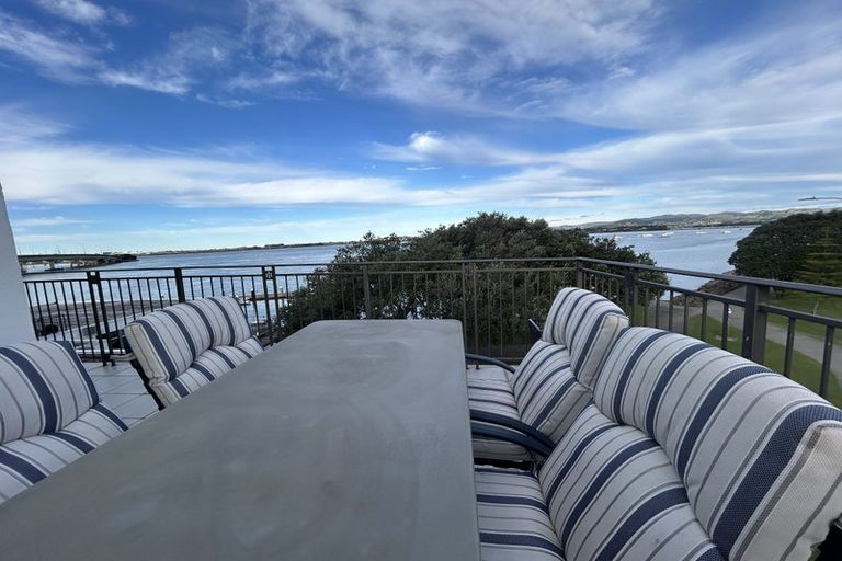 Photo of property in 2/51 Dive Crescent, Tauranga, 3110