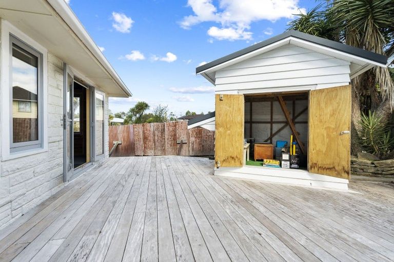 Photo of property in 103a Roberts Road, Te Atatu South, Auckland, 0610
