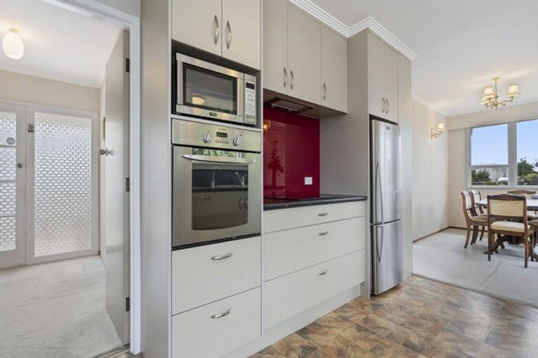 Photo of property in 46 Nevada Drive, Merrilands, New Plymouth, 4312