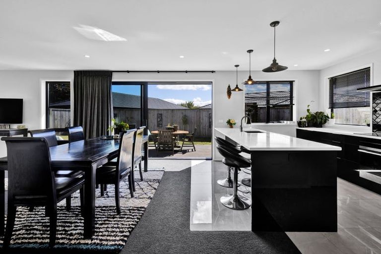 Photo of property in 8 Wheki Lane, Inglewood, 4330