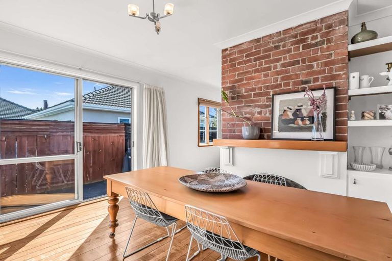 Photo of property in 121 Selwyn Street, Somerfield, Christchurch, 8024