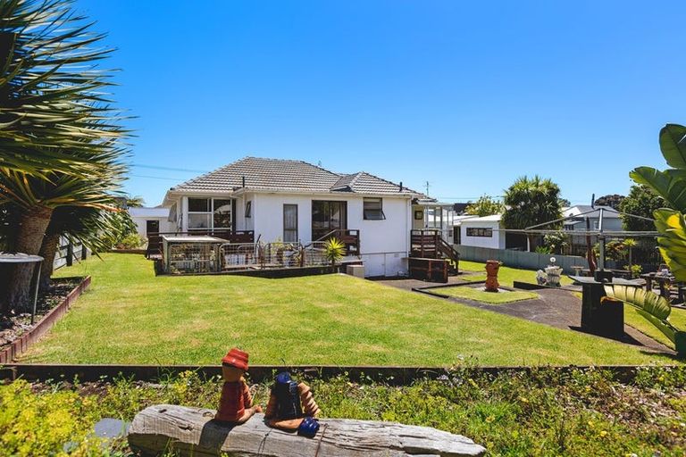Photo of property in 9 Roy Terrace, Moturoa, New Plymouth, 4310