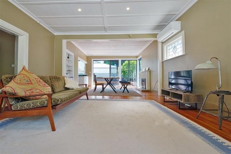 Photo of property in 53 Shakespeare Road, Bluff Hill, Napier, 4110