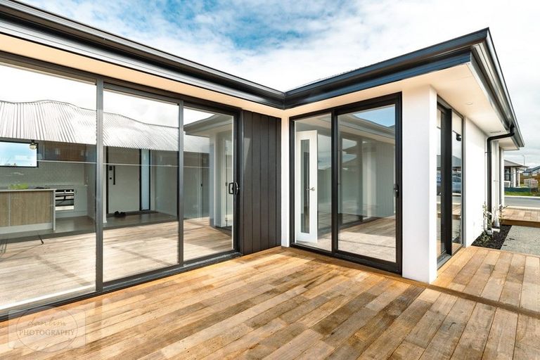 Photo of property in 29 Woodford Avenue, Woodend, 7610