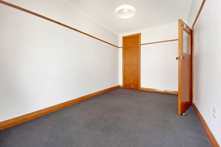 Photo of property in Ionian Flats, 123-125 Brougham Street, Mount Victoria, Wellington, 6011